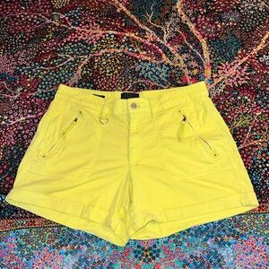 WHITE HOUSE BLACK MARKET The Pret-A-Play Mid Rise Shorts Yellow-green Size 12